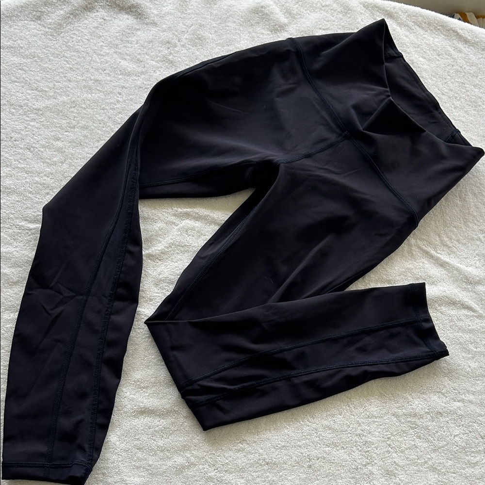 Lulu lemon train times size 4 25” navy